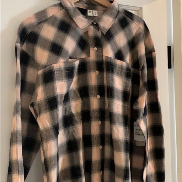NWT High/Low Plaid Button-Up Shirt - Picture 9 of 9